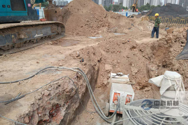 鄭州農(nóng)業(yè)路高架橋雙液注漿施工現(xiàn)場(chǎng)