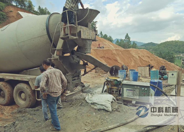 中鐵二十五局ZK700混凝土濕噴機(jī)施工現(xiàn)場(chǎng)