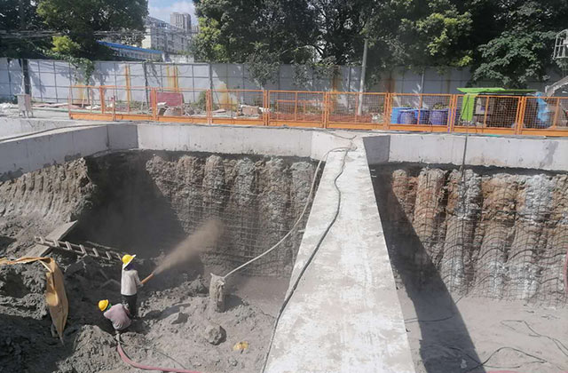 混凝土濕噴機(jī)廣泛用于噴射混凝土作業(yè)